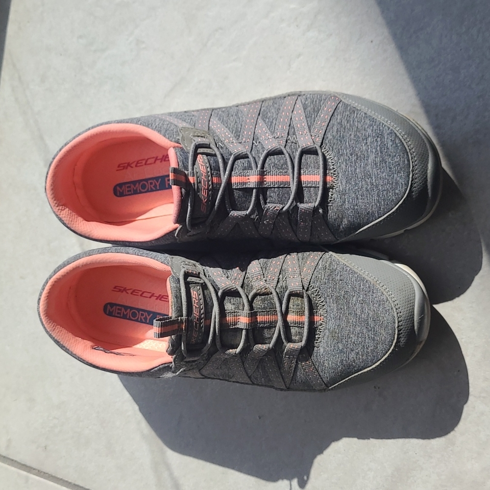 Skechers air cooled memory foam slip on sneaker 7.5